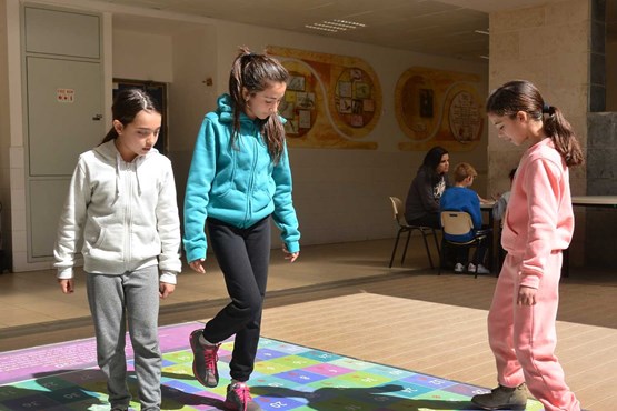 חצר מתמטית, חוקרים ומגלים באמצעות מספרים